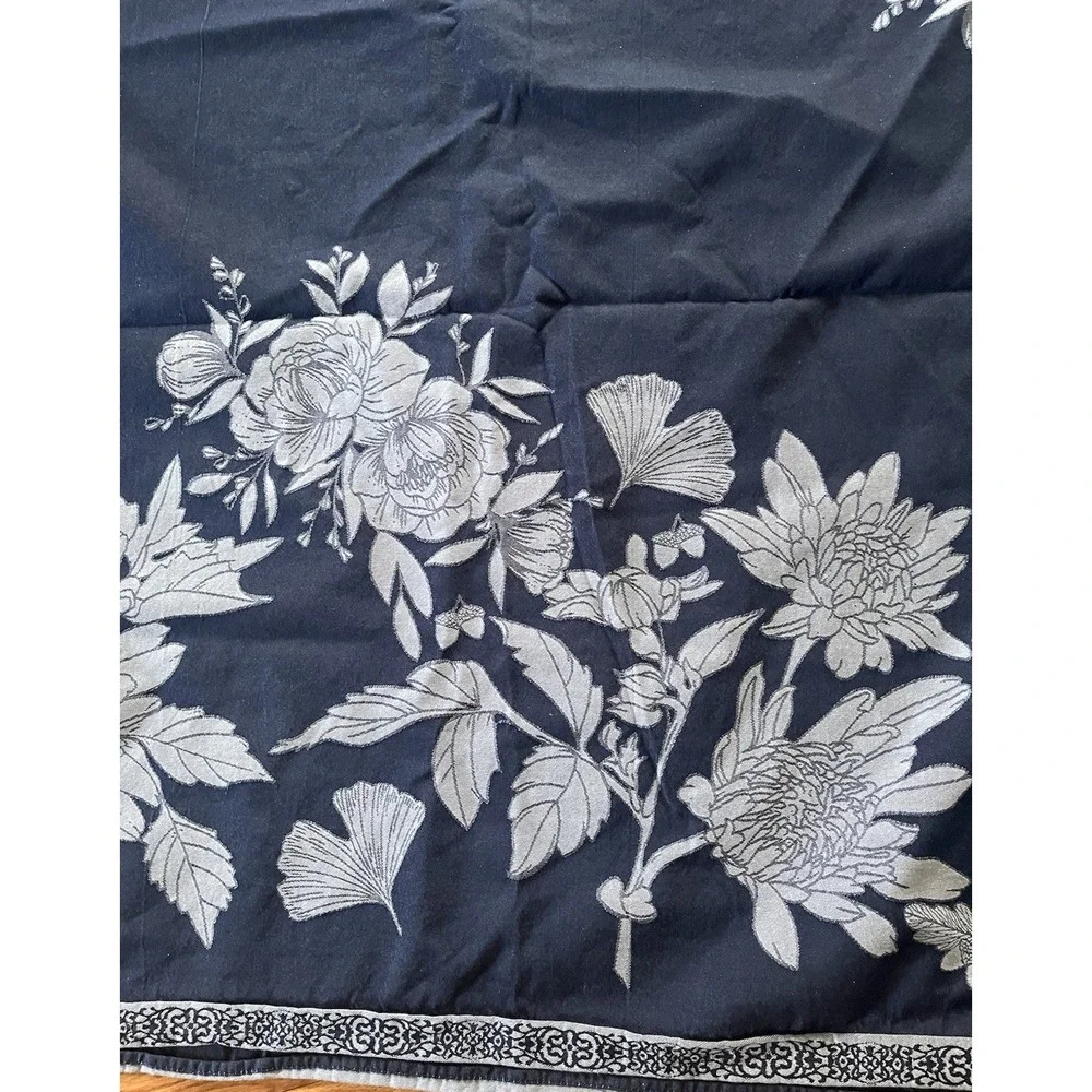 Sur La Table‎ Jacquard Floral Tablecloth Indigo Blue 90 x 90